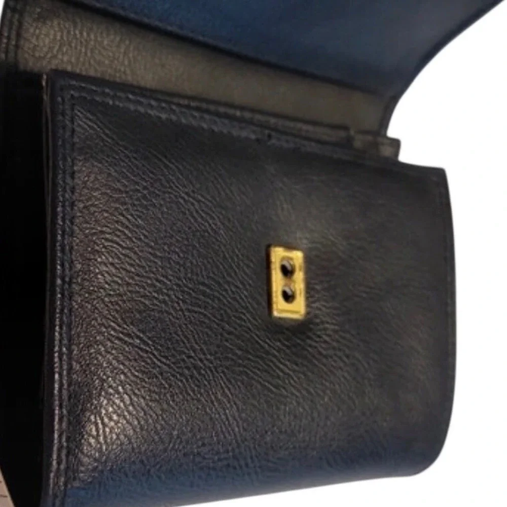 Liz Claiborne Black Leather Trifold Wallet Gold Hardware Zippered Coin Pocket - Picture 4 of 6